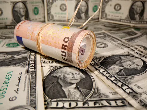 Đồng USD chạm đáy, euro và nhân dân tệ 'lên ngôi'