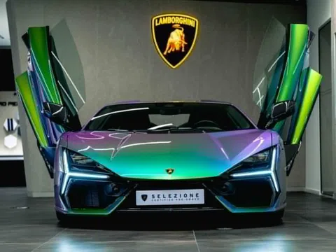 Cận cảnh siêu xe Lamborghini Revuelto màu độc Verde Agave Lucido