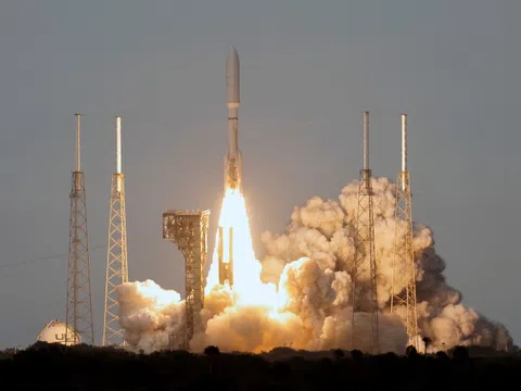 Jeff Bezos 'tuyên chiến' với Elon Musk