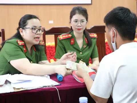 Niềm hạnh phúc vỡ òa và lời hứa của phạm nhân được đặc xá