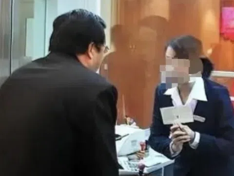 Người đàn ông gửi ngân hàng 14 tỷ, 1 năm sau rút tiền thì nhân viên khẳng định: Sổ tiết kiệm của ông là giả