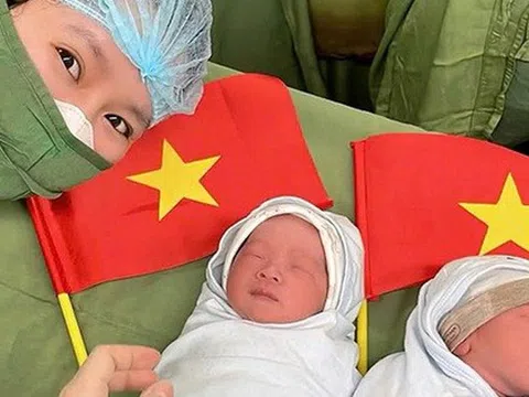 Cặp sinh đôi ở Nghệ An chào đời đúng ngày 30/4, bố mẹ đặt cho cái tên "nghe là biết sinh ngày nào"