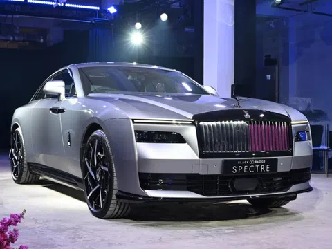Rolls-Royce Black Badge Spectre giá 1,85 triệu USD tại Singapore