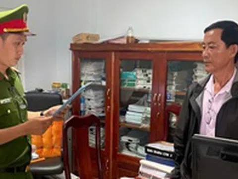 Khởi tố 2 nguyên cán bộ thuế và kế toán trưởng bưu điện huyện