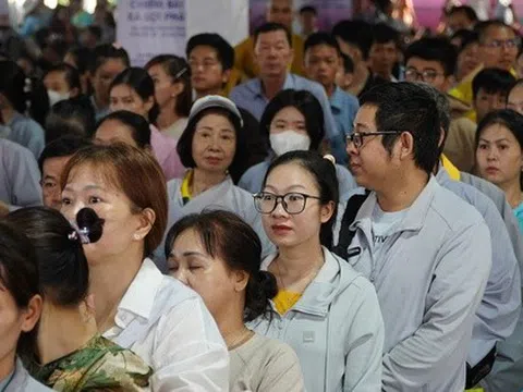 Ghi nhận sáng đầu tiên khai mở chiêm bái Xá lợi Đức Phật tại chùa Thanh Tâm