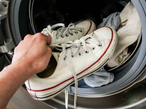 "Giặt giày" bằng máy giặt: Đây là bí quyết không phải ai cũng biết