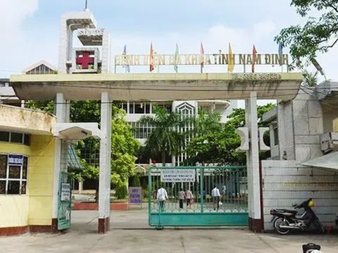 Bệnh viện báo cáo gì về vụ bé trai ở Nam Định bị yêu cầu đóng đủ viện phí mới cấp cứu?