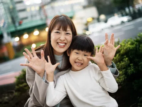 Đừng để tình yêu biến thành gánh nặng: 3 sai lầm của cha mẹ khiến con cái kiệt quệ, tương lai không ngóc đầu lên được
