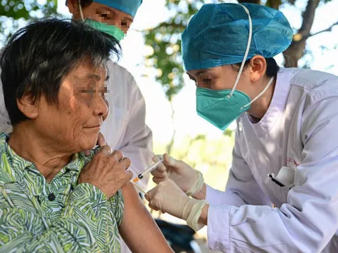 Tại sao người sinh trước năm 1957 thường có miễn dịch sởi tự nhiên: Trường hợp nào vẫn cần tiêm vắc xin sởi?