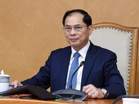 Việt Nam làm gì để duy trì thế cân bằng giữa các trung tâm quyền lực lớn?