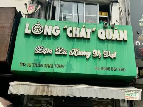 Hà Nội: Quán ăn khoe lòng xe điếu dài 40m bị kiểm tra đột xuất