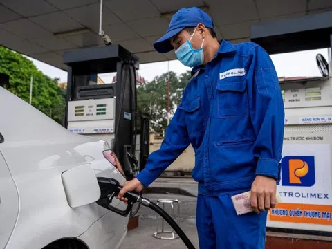 Giá xăng tiếp tục giảm