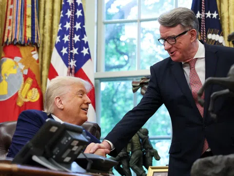 Giá Bitcoin vượt 100.000 USD khi ông Trump hé lộ thỏa thuận với Anh