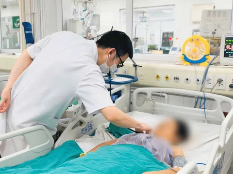Sốc nhiễm khuẩn nặng sau khi tiêm khớp vai tại phòng khám tư
