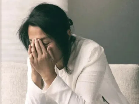 Đóng 1 tỷ tiền bảo hiểm suốt 10 năm, đến hạn rút tiền thì nhân viên thông báo: Chị phải đợi 65 năm nữa