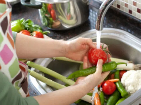 7 sai lầm khi rửa rau củ càng rửa càng bẩn, “rửa trôi” hết dinh dưỡng lúc nào không hay