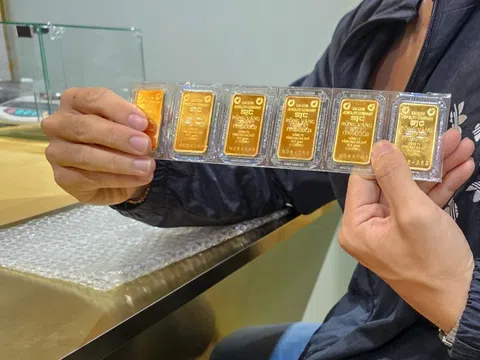 Giá vàng tăng vọt trở lại, vàng miếng chạm mốc 122 triệu/lượng