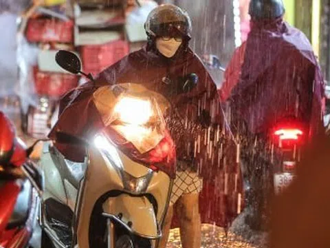 Mưa lớn từ Bắc vào Nam, nguy cơ lũ quét và sạt lở tại 7 tỉnh thành