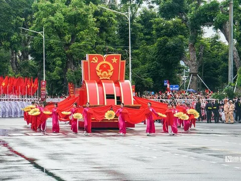 Hải Phòng: Hàng vạn người chen chân xem Diễu hành quần chúng