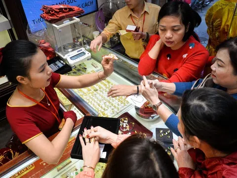 Giá vàng rớt mạnh