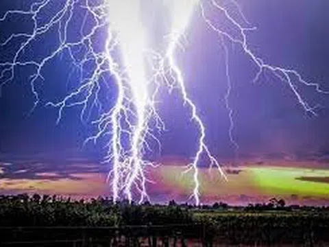 Người đàn ông bị sét đánh tử vong trong lúc làm ruộng