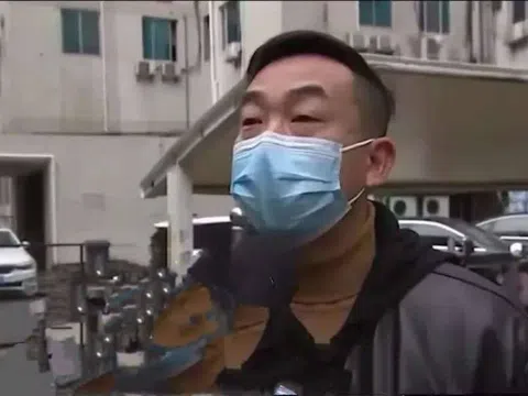 Người đàn ông mua bảo hiểm 3,3 tỷ đồng cho con, 7 năm sau cần tiền đi rút thì được thông báo: “Chỉ giải ngân khi con anh mất”