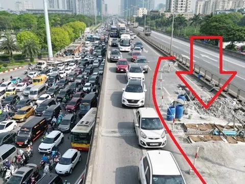 Hà Nội: Đường trên cao Vành đai 3 tiếp tục ùn tắc