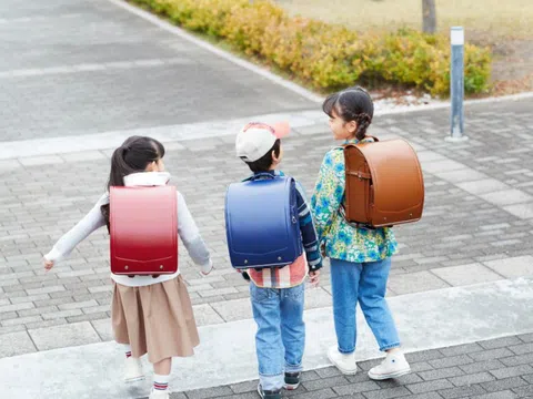 Tại sao các gia đình Nhật Bản chi hàng chục triệu đồng để mua chiếc cặp này cho con, dù vẻ ngoài "thô kệch"?