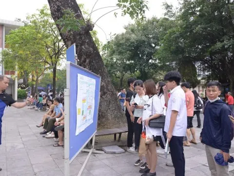 4 trường THPT chuyên của Hà Nội có số lượng học sinh đăng ký dự tuyển thế nào?