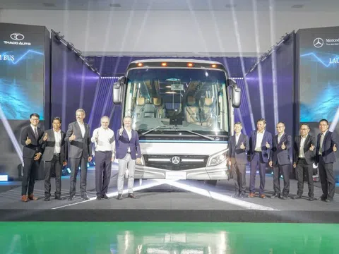 Thaco Auto xuất khẩu xe bus cao cấp Mercedes-Benz sang Thái Lan
