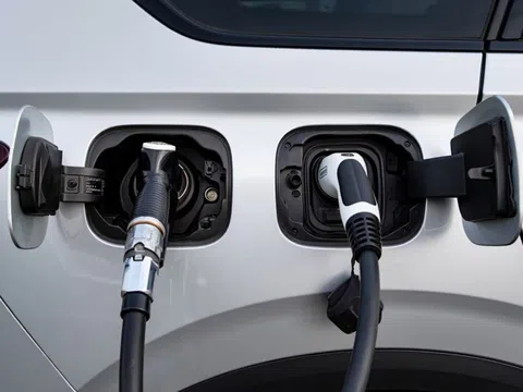 PHEV - hay nhưng đã đủ đua doanh số với xe xăng và xe điện?