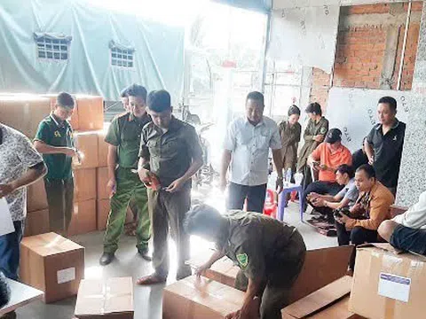 Từ bao bì vứt bụi rậm, phát hiện nhiều tấn sữa, thực phẩm chức năng không rõ nguồn gốc