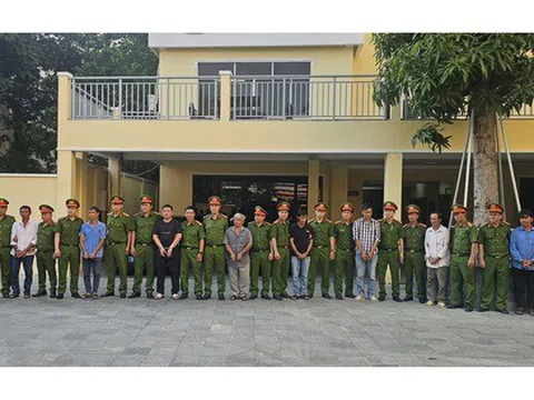 Công an TP HCM bắt chủ một công ty và 6 cán bộ hải quan