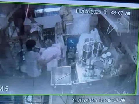 Xem camera an ninh, phát hiện "tội ác tày trời" của người con trai