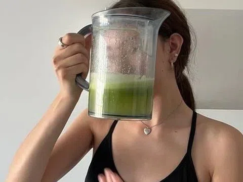 Đi nắng về uống ngay cốc nước xanh này: Nguyên liệu là rau của mọi nhà, phục hồi da và tóc bị cháy nắng