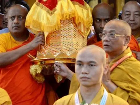 Cung rước xá lợi Đức Phật từ chùa Quán Sứ tới chùa Tam Chúc
