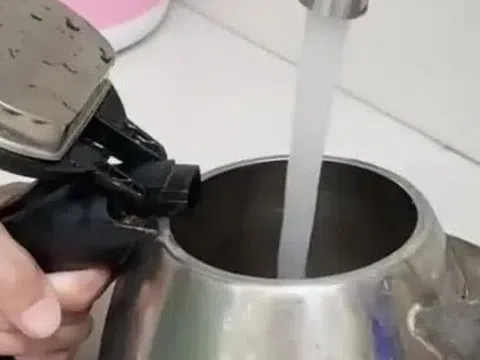 Nói thật: 3 thói quen dùng ấm đun siêu tốc đe dọa sức khỏe cả gia đình, nhiều người mắc phải không hay biết
