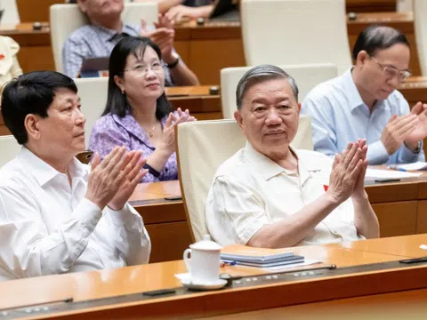 Quốc hội thông qua cơ chế cho DN tư nhân làm đường sắt tốc độ cao
