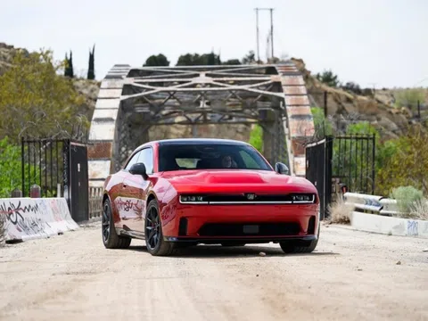 Dodge khai tử bản tiêu chuẩn của Charger thuần điện