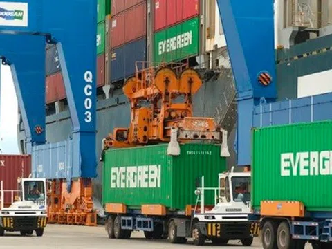 Được cán bộ hải quan tiếp tay, hơn 1.800 tỉ đồng hàng lậu "tuồn" qua đường chính ngạch