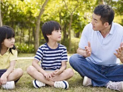Câu trả lời của DeepSeek về vấn đề: "Thế nào là giáo dục tốt" khiến bà mẹ trẻ phải thốt lên: "AI làm cha mẹ còn GIỎI hơn tôi!"