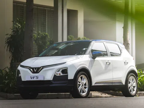 Xe Hàn lẻ loi, ôtô điện giữ đỉnh bảng doanh số tháng 4
