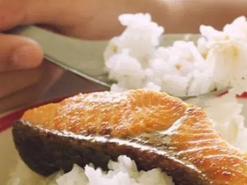 Vì sao ăn cá lại tốt hơn thịt?