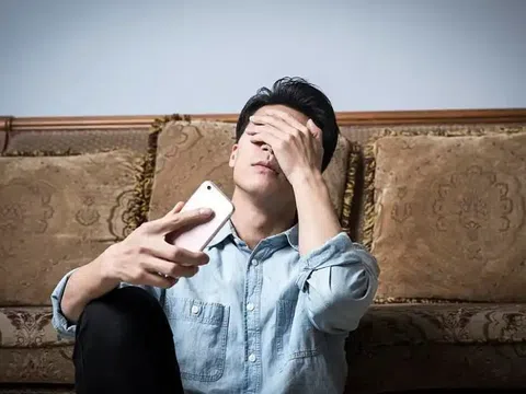 Cống hiến 10 năm đột ngột bị sa thải, ngày rời đi, sếp đưa cho tôi một phong bì: Bên trong không phải tiền mà là thứ còn bất ngờ hơn