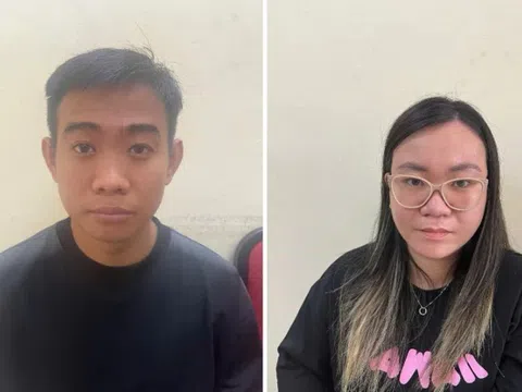 Bắt cặp đôi trộm thẻ ngân hàng trong cốp xe máy tại hầm trung tâm thương mại