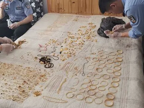 Phát hiện gần 5kg vàng trị giá 5,7 tỷ đồng bên trong bức tường một căn nhà thuê