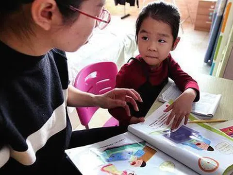 Bài toán tiểu học "6 : 6 : 6 : 6 = ?" gây bão: Phụ huynh và cô giáo tranh cãi nảy lửa, kết quả bằng 1 hóa ra sai bét!