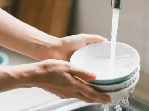 5 sai lầm khi rửa bát khiến cả gia đình mắc ung thư, nhiều người không hay biết vẫn làm mỗi ngày, nhất là cái số 3