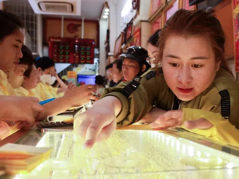 Giá vàng miếng tăng lên 121 triệu đồng/lượng