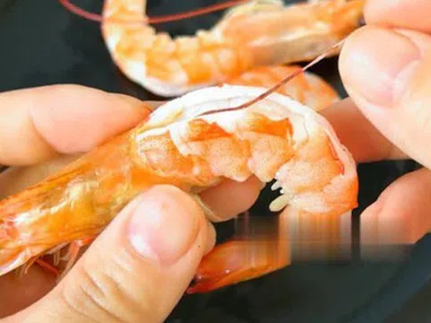 Có cần bỏ chỉ tôm trước khi ăn không? Lão ngư dân tiết lộ câu trả lời, tôi như được "khai sáng"